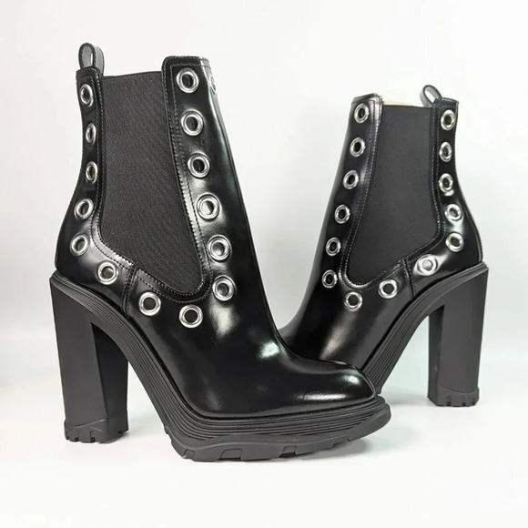 Alexander McQueen Women's Tread Grommet Embellished Heel Boot Size 40 MSRP 1,290 - Picture 2 of 9